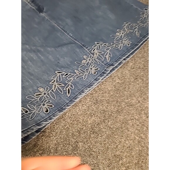 Westport Plus Denim Skirt Womens 24W Pockets Stretch Floral Dedign VGC - Picture 2 of 6